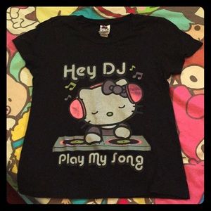 🎧 Hey DJ 🎶 Hello Kitty T-shirt 👩🏽‍🎤